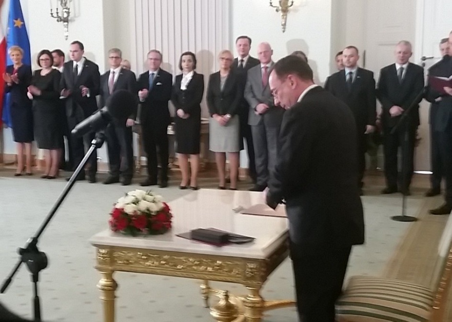 Zaprzysiężenie Ministra, Członka Rady Ministrów, Koordynatora Służb Specjalnych - Mariusza Kamińskiego (fot.twitter)