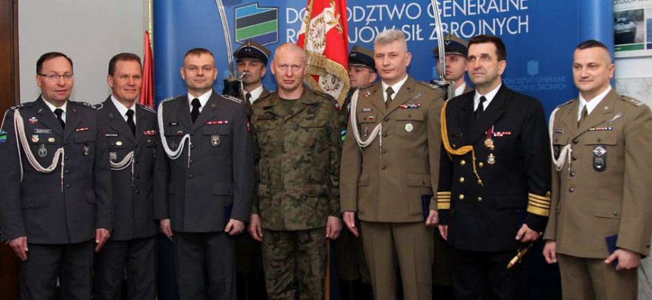 Polscy wojskowi w siedzibie Dowództwa Generalnego Sił Zbrojnych, źródło: twitter.com/DGeneralneRSZ
