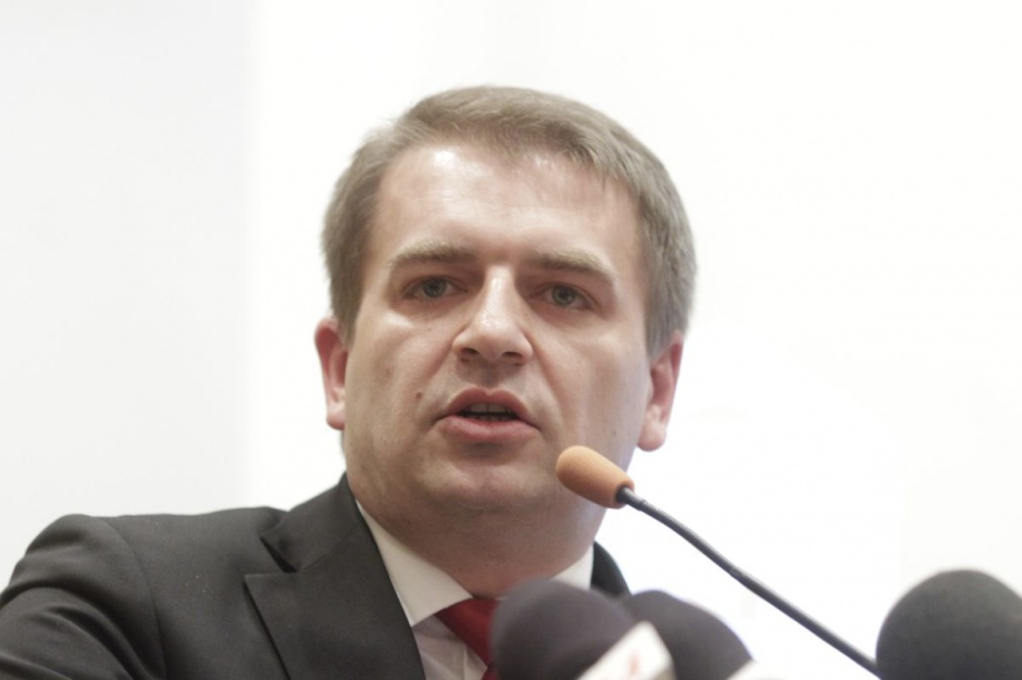 Podczas konferencji prasowej w Sejmie b. minister zdrowia Bartosz Arłukowicz przypomniał opinię Biura Analiz Sejmowych w sprawie bezpłatnych leków (fot. PTWP)