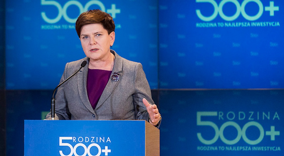 Premier Beata Szydło w czasie jednej z konferencji poświęconych programowi 500 plus, źródło: mpips.gov.pl