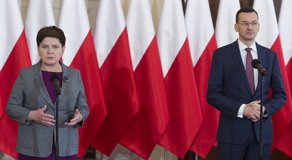 Mateusz Morawiecki i premier Beata Szydło na konferencji prasowej, źródło: KPRP/flickr.com/domena publiczna