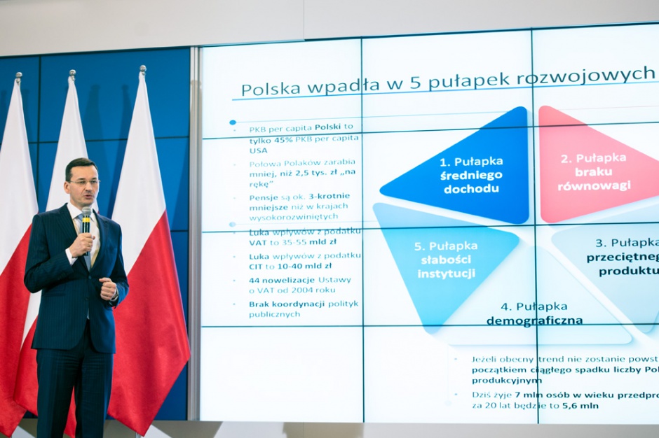 Mateusz Morawiecki prezentujący plan gospodarczy rządu, źródło: KPRP/flickr.com/domena publiczna
