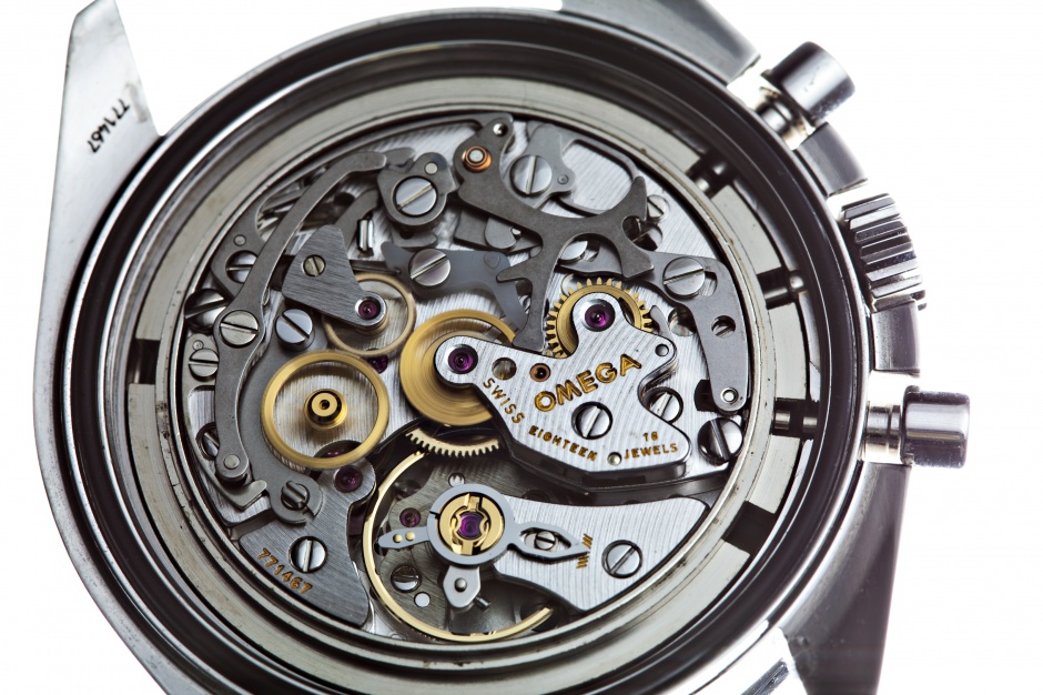 Zegarek marki Omega, widok otwartego chronometru, źródło: wikipedia.org/CC BY-SA 2.0