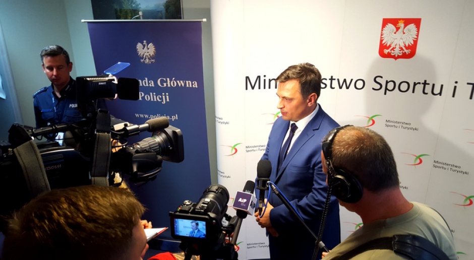 Konferencja prasowa poświęcona nowej infolinii dla osób z zagranicy. (źródło: msport.gov.pl)