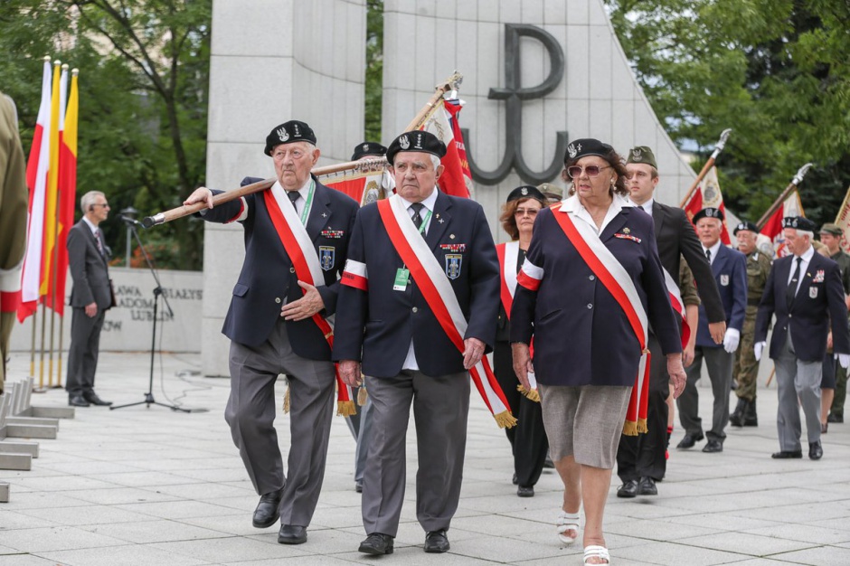 Uroczystości przed Pomnikiem Polskiego Państwa Podziemnego i Armii Krajowej (fot. prezydent.gov.pl)