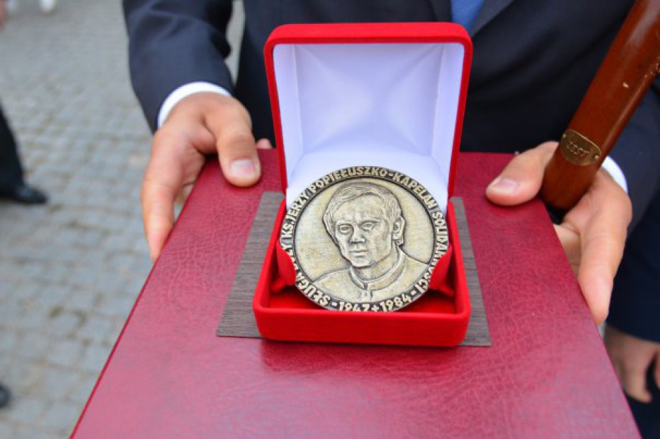 Medal „Zło dobrem zwyciężaj” jest przyznawany od 1998 roku. (fot. MSWiA)