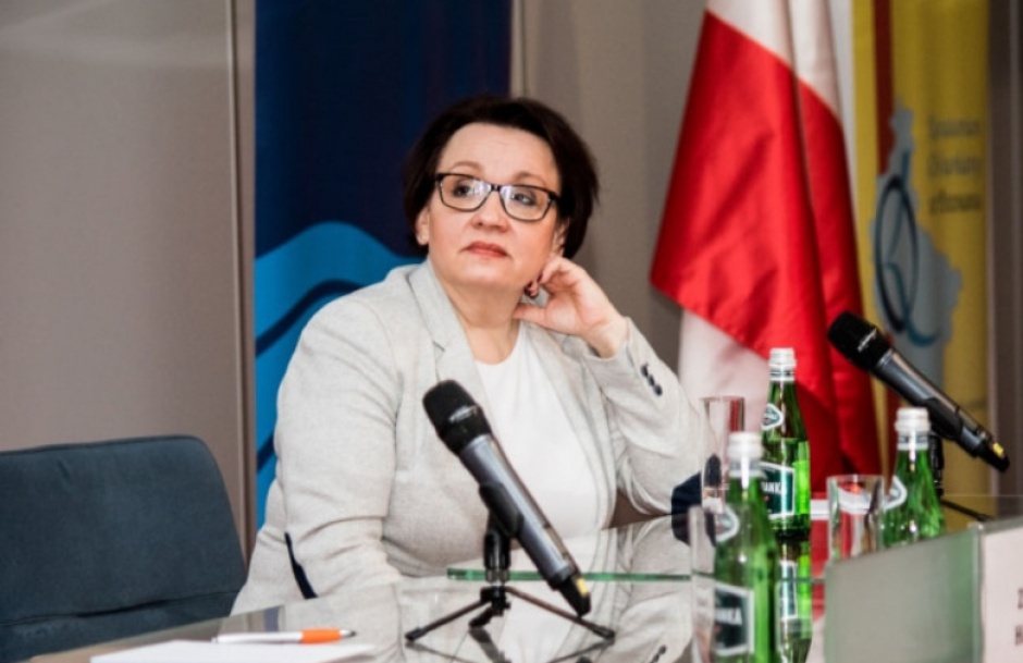 Minister zaznaczyła, że konieczność zmian wynika z dramatycznego niżu demograficznego. (fot. men.gov.pl)