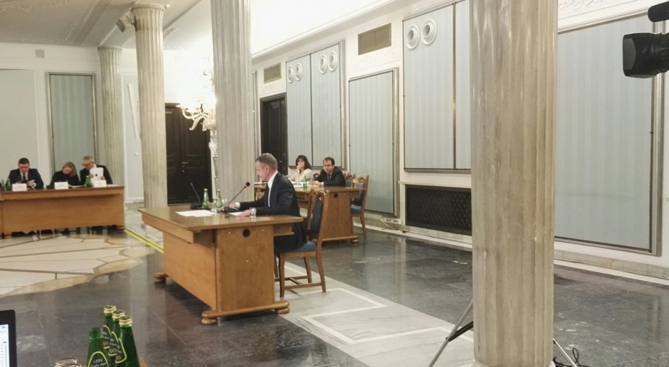 Przesłuchanie przed komisją śledczą w sali kolumnowej Sejmu, źródło: twitter.com/KancelariaSejmu