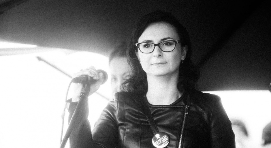 Poseł Nowoczesnej Kamila Gasiuk-Pihowicz w czasie jesiennych protestów kobiet przeciwko aborcji, tzw. czarny protest, źródło: twitter.com