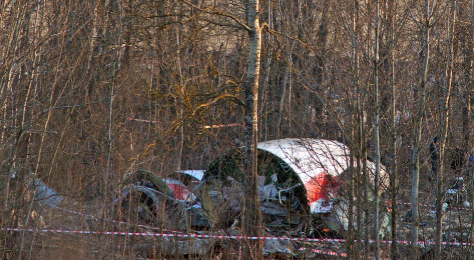 Szczątki TU-154M w lasach pod Smoleńskiem tragicznego dnia 10 kwietnia 2010 roku, źródło: wikipedia.org/CC BY-SA 3.0