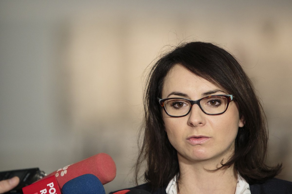 Poseł Kamila Gasiuk-Pihowicz w czasie konferencji w Sejmie, źródło: twitter.com/Nowoczesna