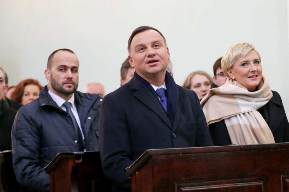 W południe para prezydencka uczestniczyła we mszy świętej odprawianej w trzynastowiecznym cieszyńskim kościele św. Marii Magdaleny. (fot. Twitter)