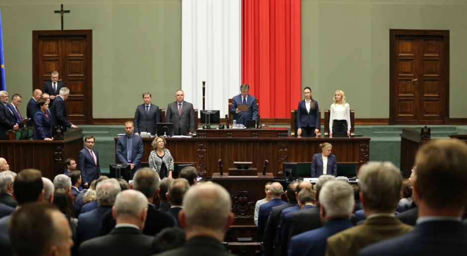 Posłowie na sali Sejmu w czasie obrad, źródło: twitter.com