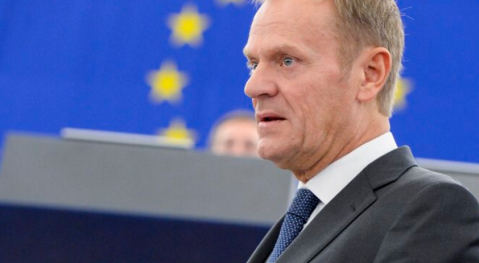 Donald Tusk zbudował pozycję i poparcie na szefa Rady Europejskiej poprzez wiele lat bycia premierem i dobre stosunki z innymi liderami Europy. (źródło: Donald Tusk/twitter.com) 