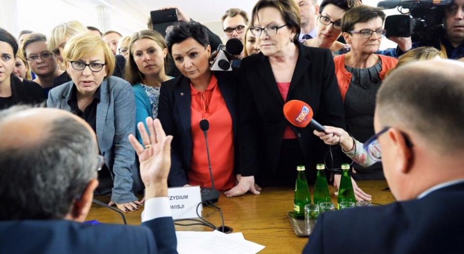 Posłanki opozycji w czasie jednej z komisji, która jesienią zajmowała się tematem aborcji w Sejmie, źródło: facebook.com