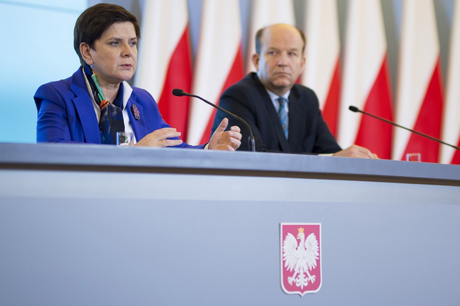 Premier Beata Szydło i minister zdrowia Konstanty Radziwiłł, źródło: KPRM/flickr.com/domena publiczna