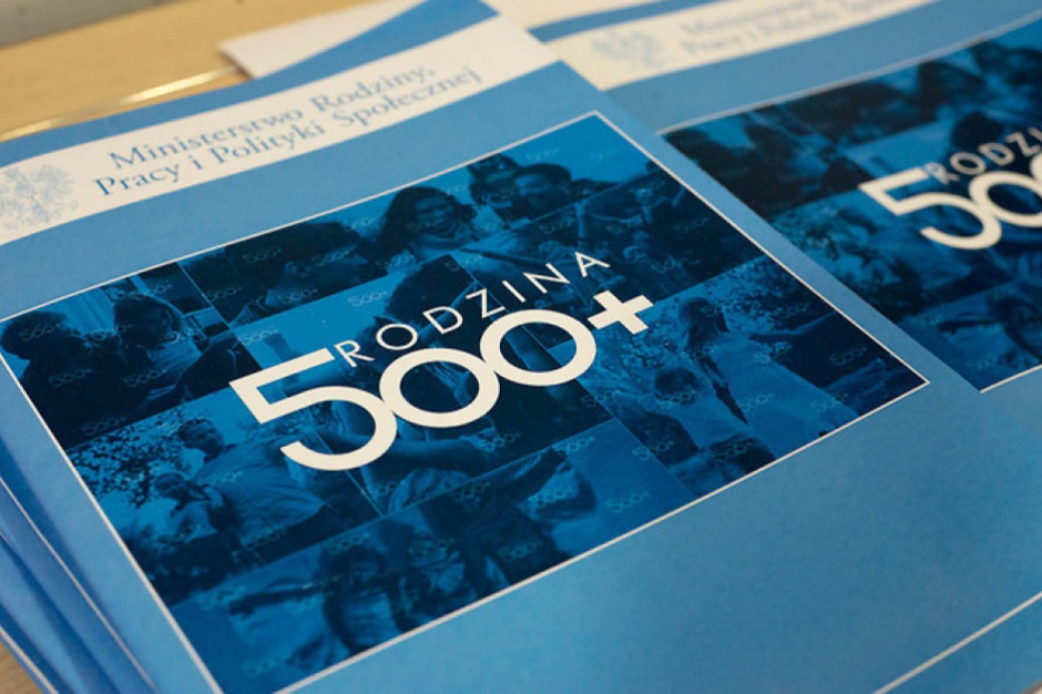 W pierwszym roku obowiązywania programu 500 plus przeznaczono na niego ponad 17 mld zł, a w tym roku - ponad 23 mld zł (fot.mpips.gov.pl)