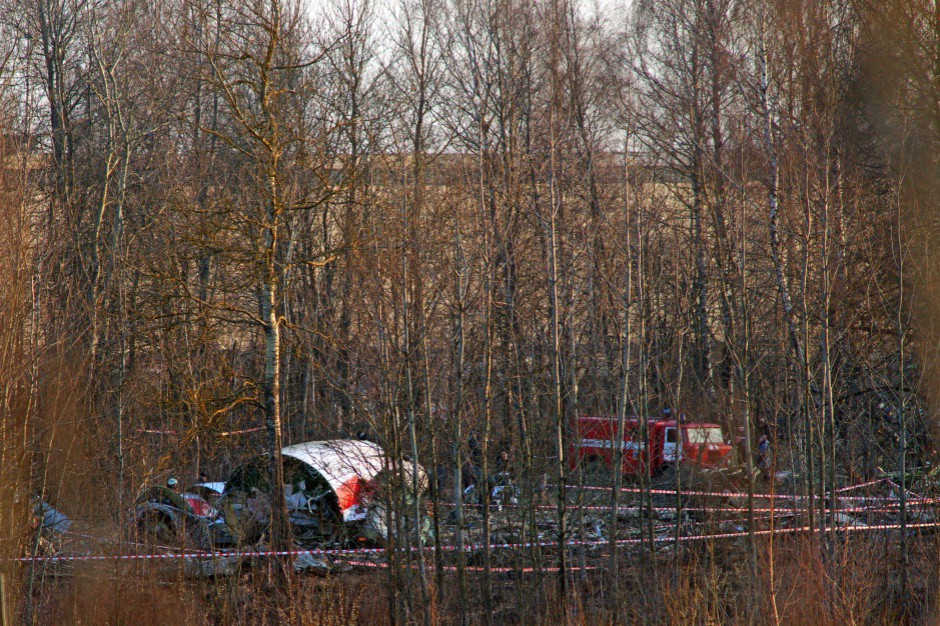 Fragmenty wraku TU-154 M, który rozbił się pod Smoleńskiem. (fot.wikipedia.org/Serge Serebro, Vitebsk Popular News)
