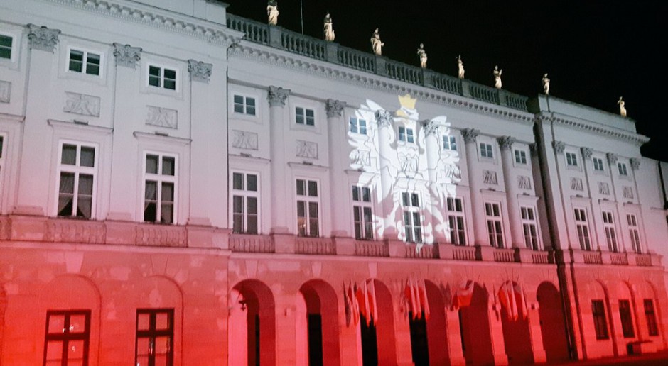 Pałac Prezydencki w iluminacji na Święto 3 Maja, źródło: KPRP/twitter.com