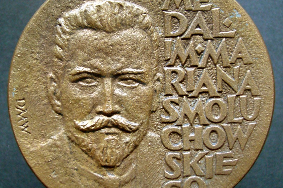 Medal Polskiego Towarzystwa Fizycznego z 1967 roku z podobizną Mariana Smoluchowskiego, źródło: wikimedia.org/CC
