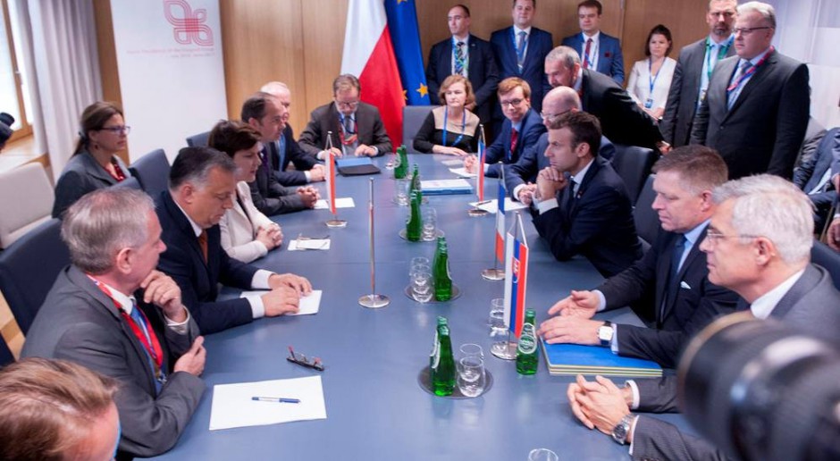 Premier Beata Szydło i premierzy grupy Wyszehradzkiej (V4) w czasie pierwszego spotkania z nowym prezydentem Francji, źródło: KPRM/flickr.com
