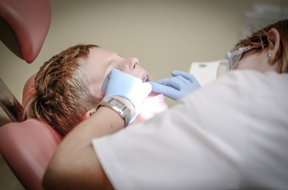 Jednym z pomysłów na zapewnienie opieki stomatologicznej w tych szkołach, gdzie nie ma gabinetu, będą dentobusy - powiedział minister zdrowia (fot.pixabay)