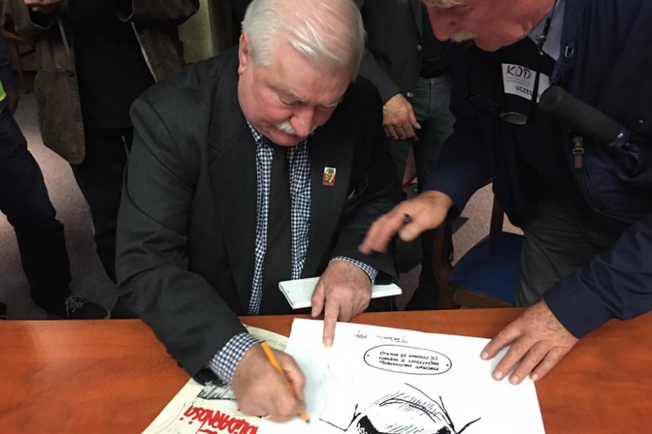 Lech Wałęsa na spotkaniu z działaczami Komitetu Obrony Demokracji (KOD), źródło: facebook.com