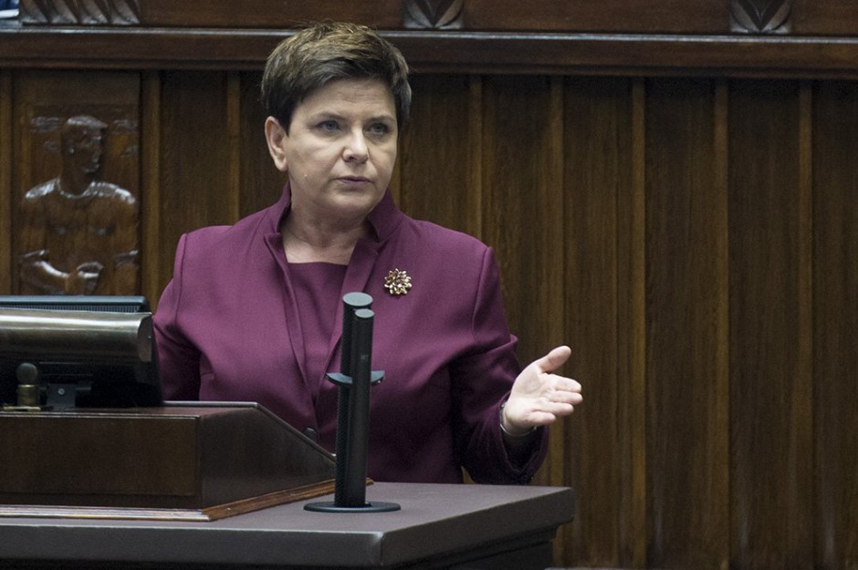 Premier podziękowała politykom, którzy wybrali drogę spokojnej pomocy i bycia wśród poszkodowanych przez nawałnice (Beata Szydło, fot.twitter.com/PremierRP)