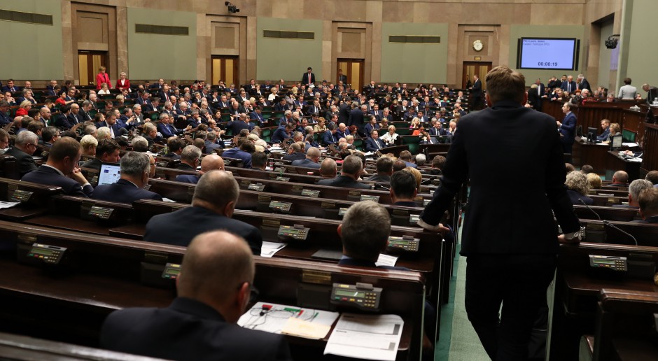 Sejm RP w czasie posiedzenia, źródło: Kancelaria Sejmu/Krzysztof Białoskórski/flickr.com/CC BY 2.0