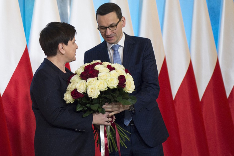 Była premier Beata Szydło i nowy premier Mateusz Morawiecki (fot.premier.gov.pl)