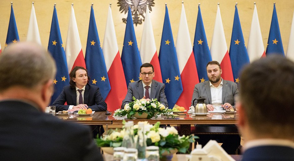 Premier Mateusz Morawiecki w czasie spotkania w Kancelarii Premiera w Warszawie, źródło: twitter.com/PremierRP