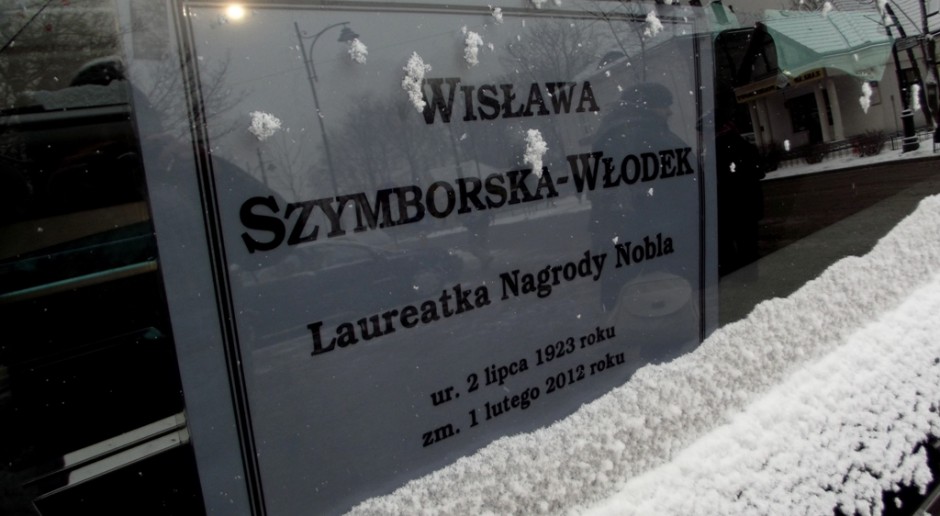 Zdjęcie zrobione podczas pogrzebu polskiej poetki i noblistki, Wisławy Szymborskiej w Krakowie, źródło: Piotr Drabik/flickr.com/CC BY 2.0