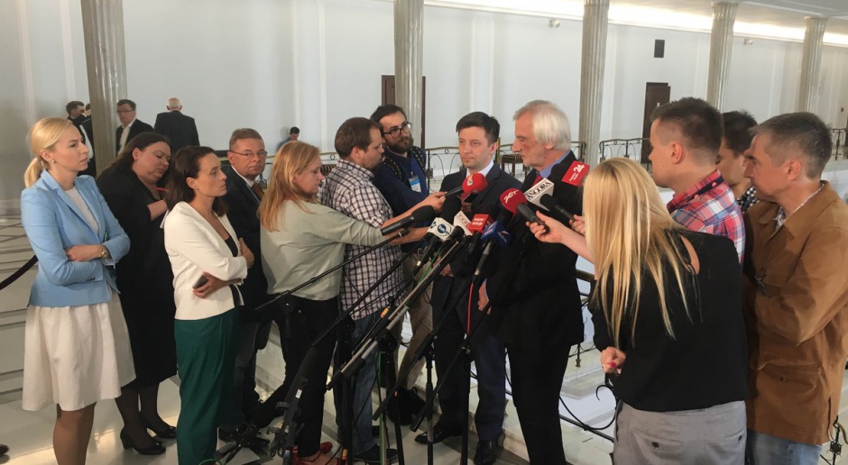 Terlecki: Oba projekty klubu PiS ws. podwyżek zostały wycofane z Sejmu 