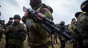 Siły rządowe Ukrainy i separatyści wycofują się z linii frontu w Donbasie