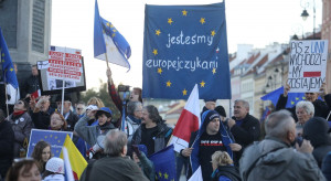 Ani wyrok TK, ani wiece opozycji nie zachwiały mocno sondażami