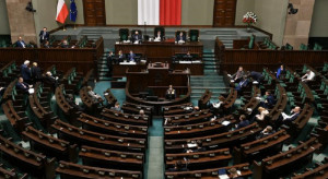 Zjednoczona Prawica utrzymuje pozycję w sondażach