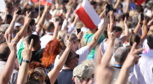 Rośnie poparcie dla PiS i KO. Polska 2050 utrzymuje pozycję